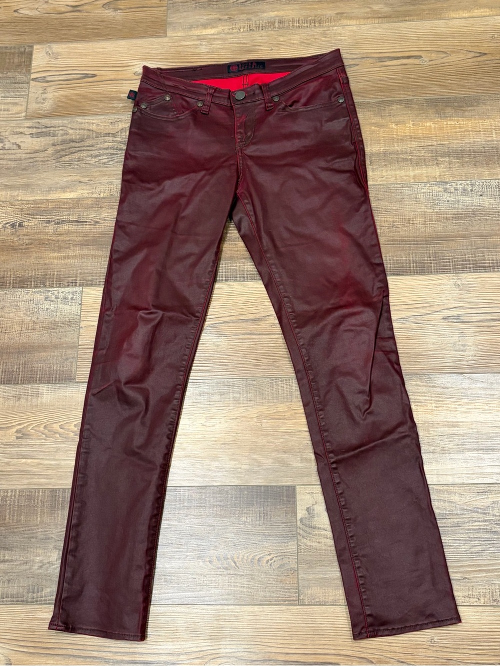 Rock & Republic Berlin Burgundy Straight Leg Pant Jeans Size 8 Cotton/Spandex